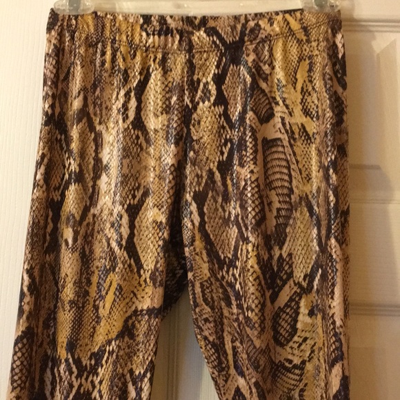 Pleather python leggings! Stretchy/form fitting! - Picture 4 of 8